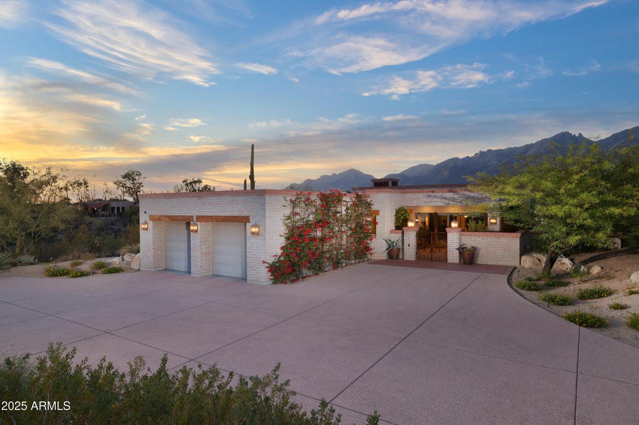 4915 N Via De La Granja, Tucson, AZ 85718