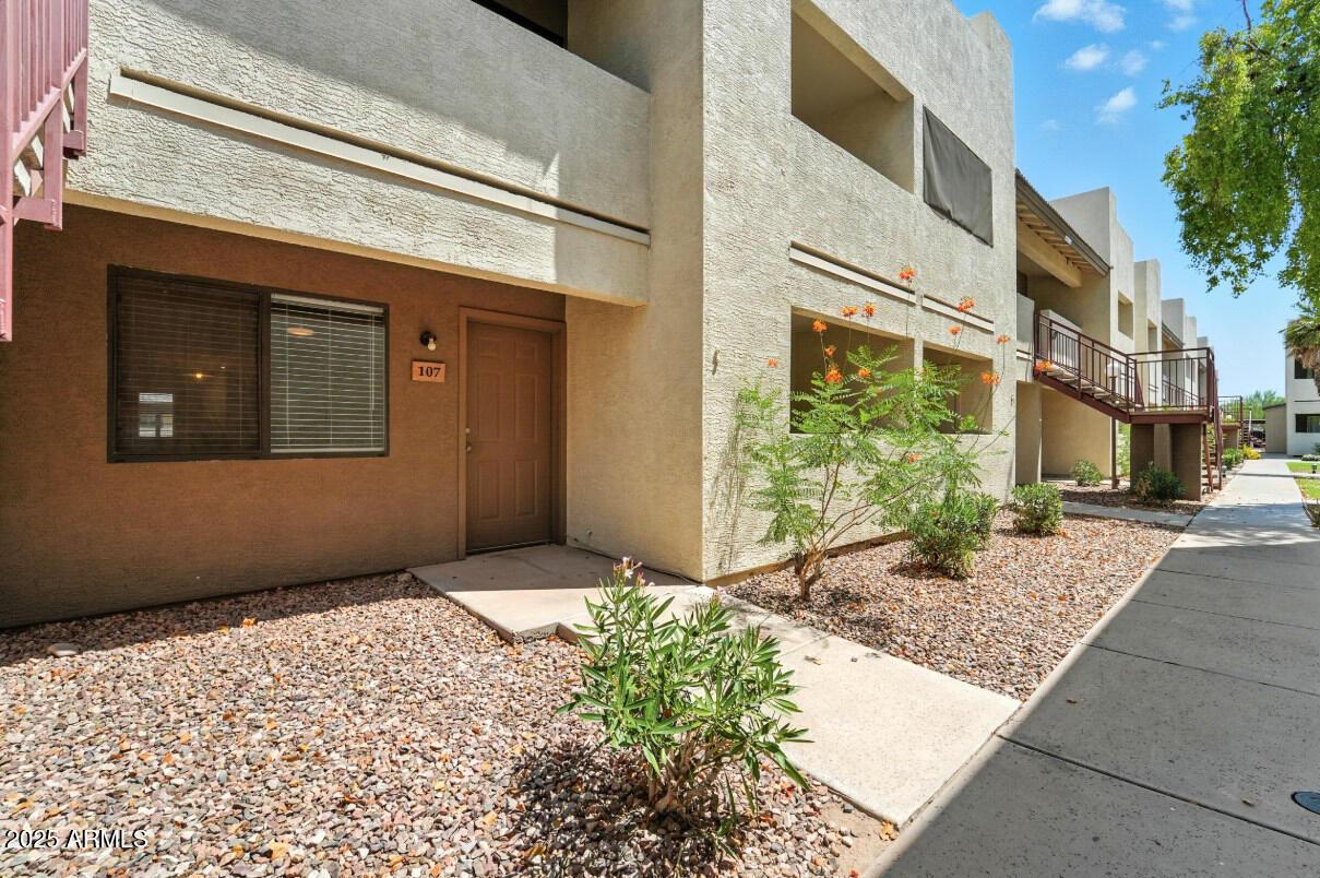 3301 E Earll Dr. #107, Phoenix, AZ 85018
