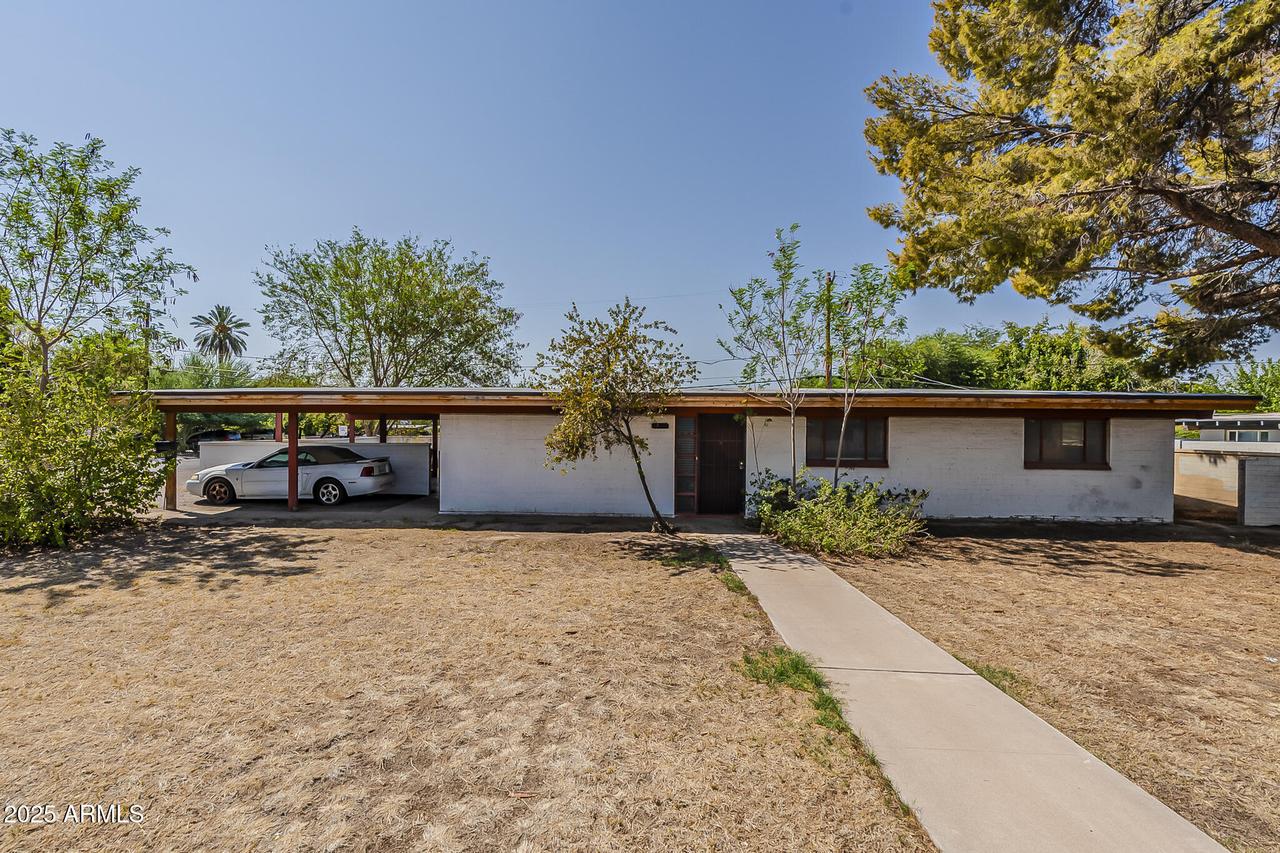 1023 E Bethany Home Rd., Phoenix, AZ 85014