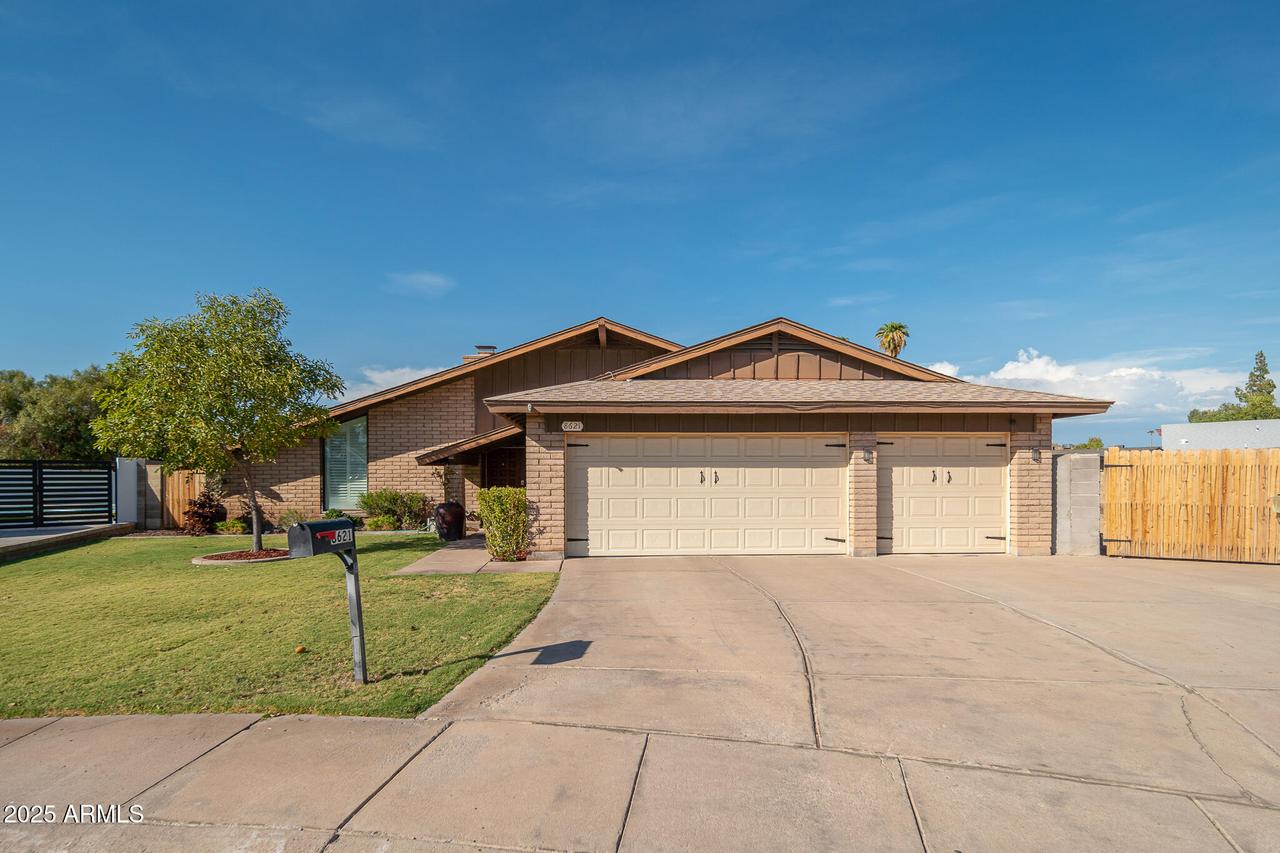 8621 N 48th Ln., Glendale, AZ 85302