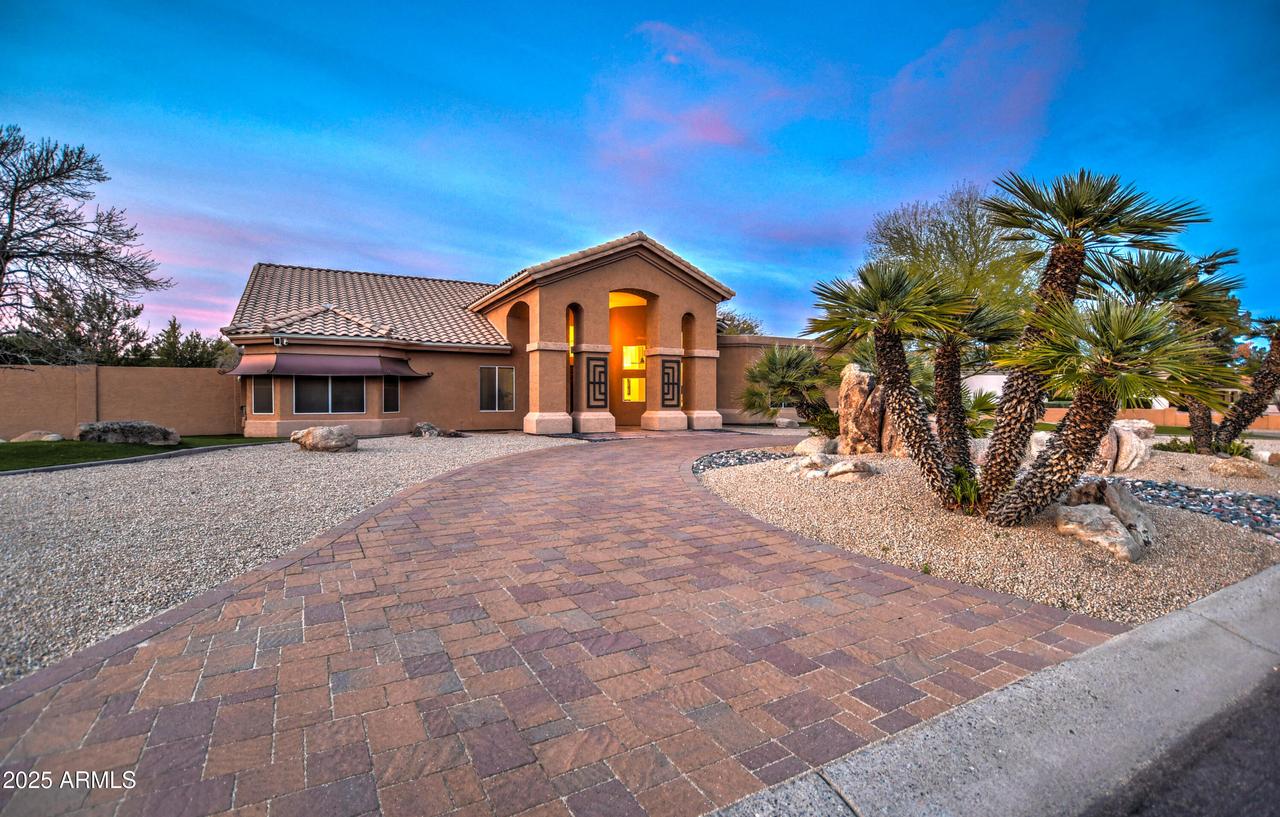 5332 W Misty Willow Ln., Glendale, AZ 85310