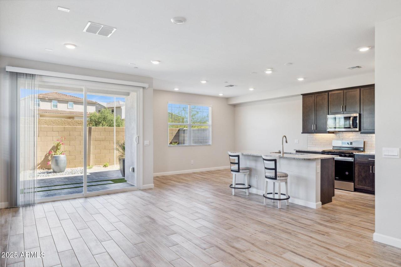 5830 E Zachary Dr., Phoenix, AZ 85054