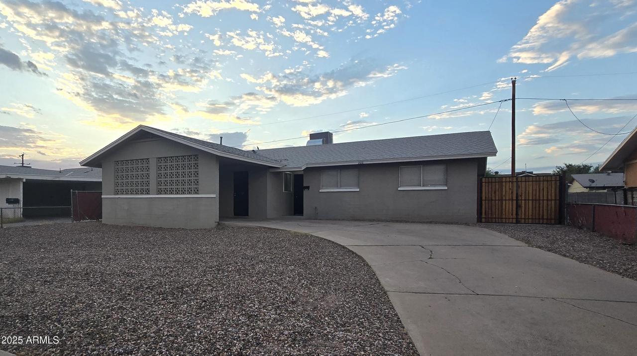 2211 W Pecan Rd., Phoenix, AZ 85041