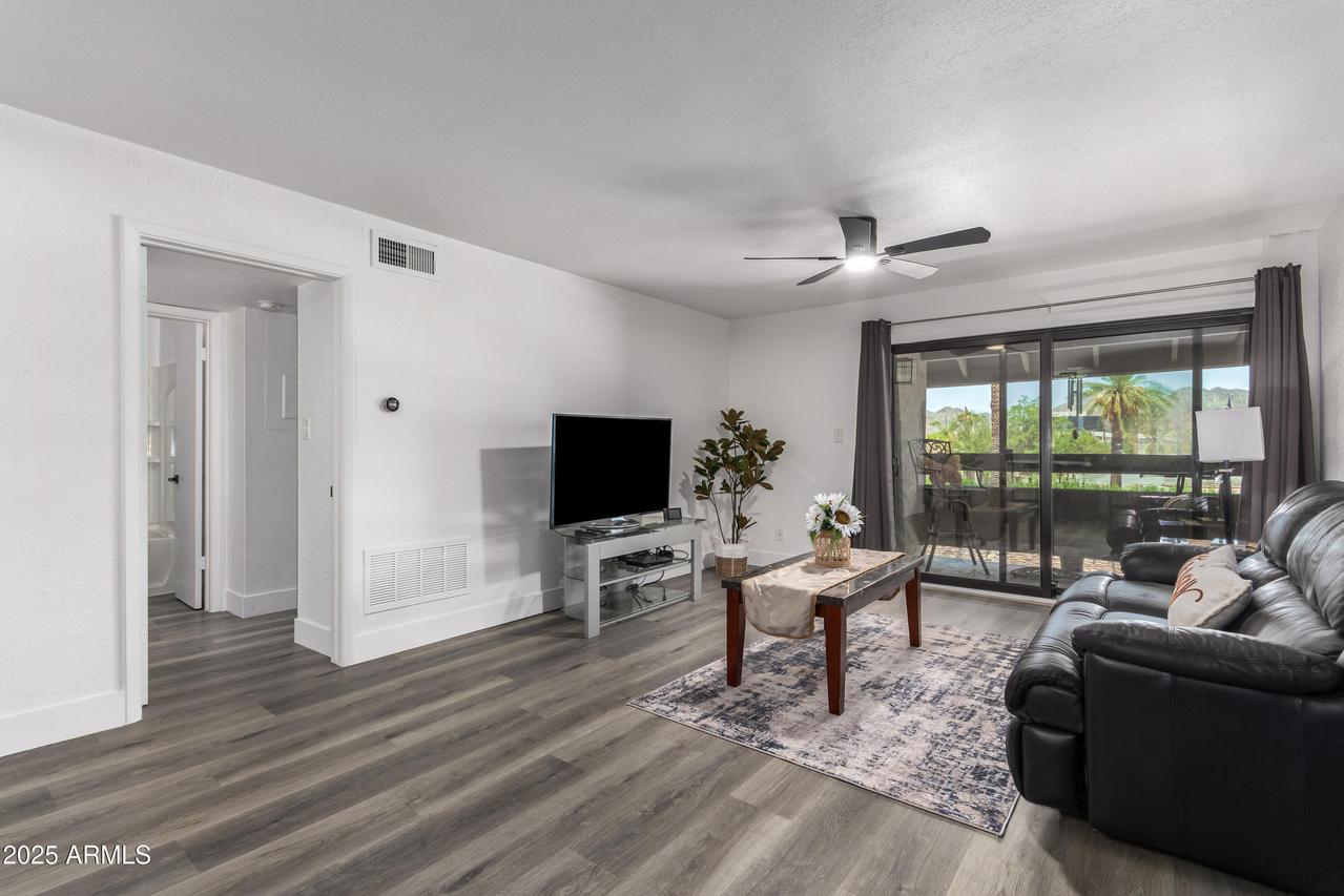 3825 E Camelback Rd. #207, Phoenix, AZ 85018