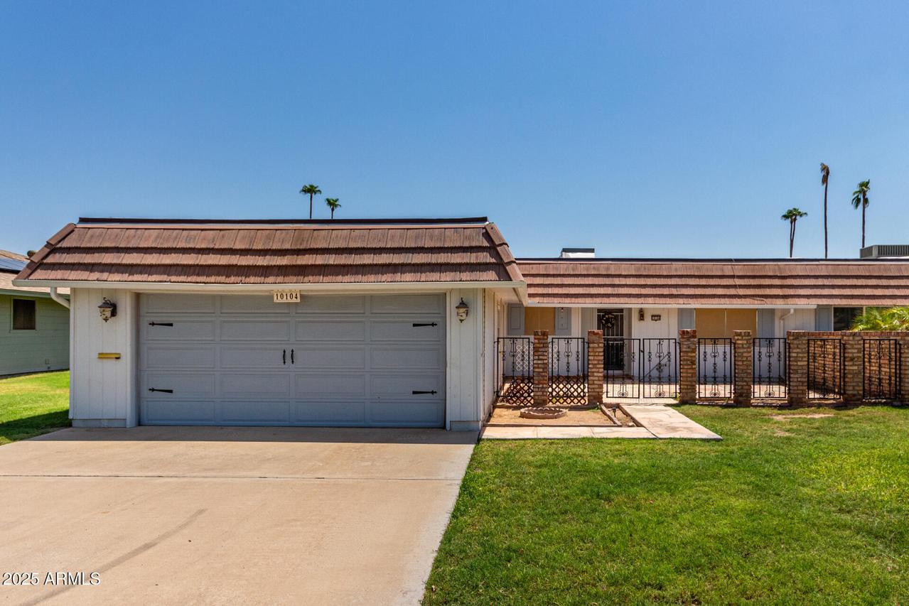 10104 W Kingswood Cir., Sun City, AZ 85351