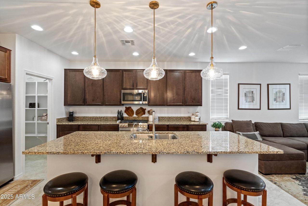 18068 W Amber Ridge Way, Goodyear, AZ 85338