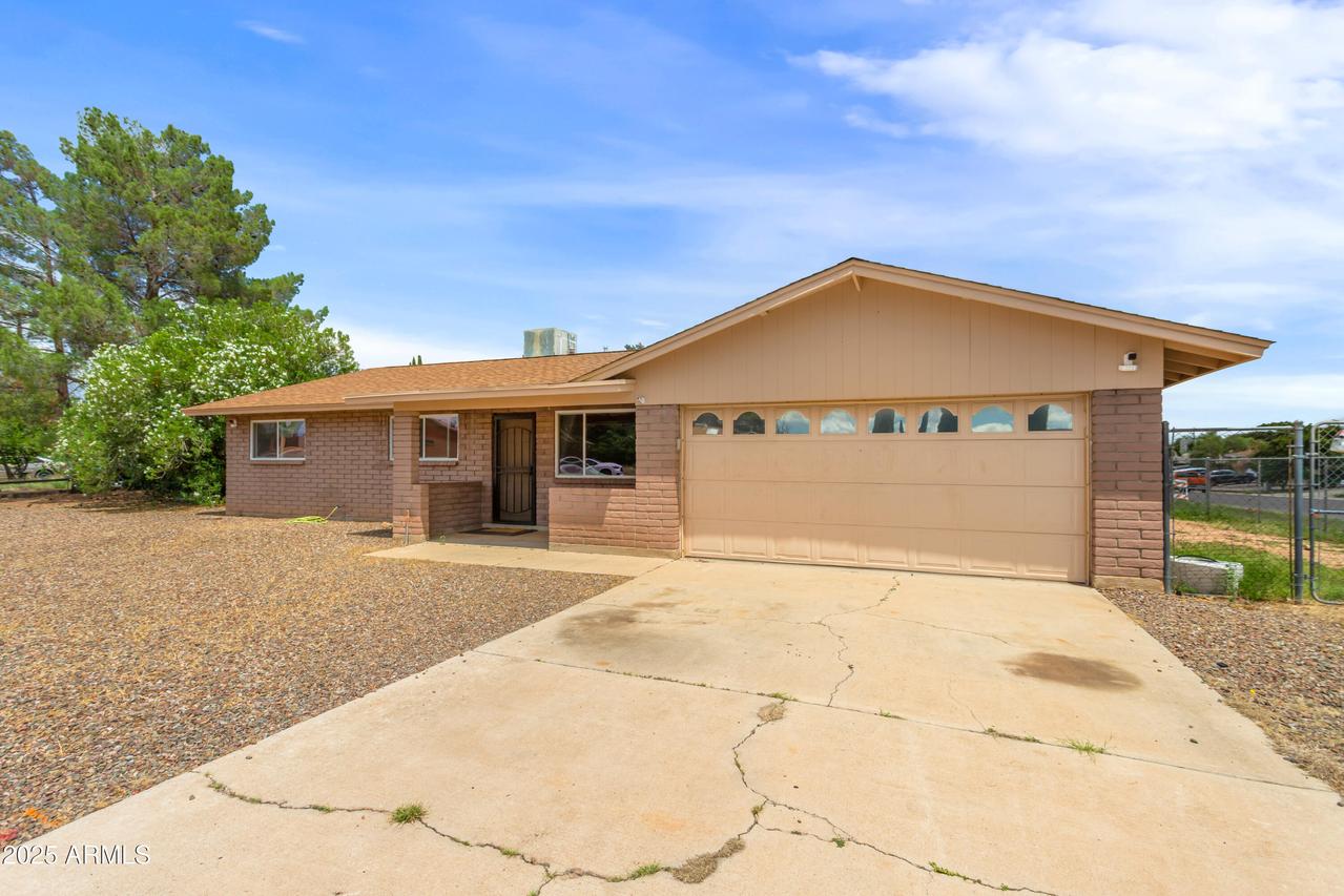 1016 Cholla Cir., Sierra Vista, AZ 85635