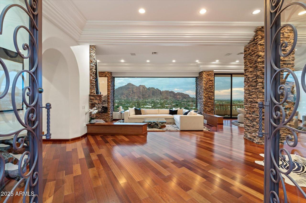 6827 N Highlands Dr., Paradise Valley, AZ 85253