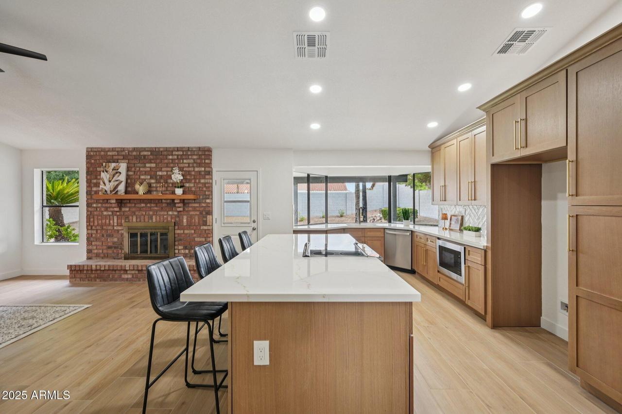 810 E Meadow Ln., Phoenix, AZ 85022