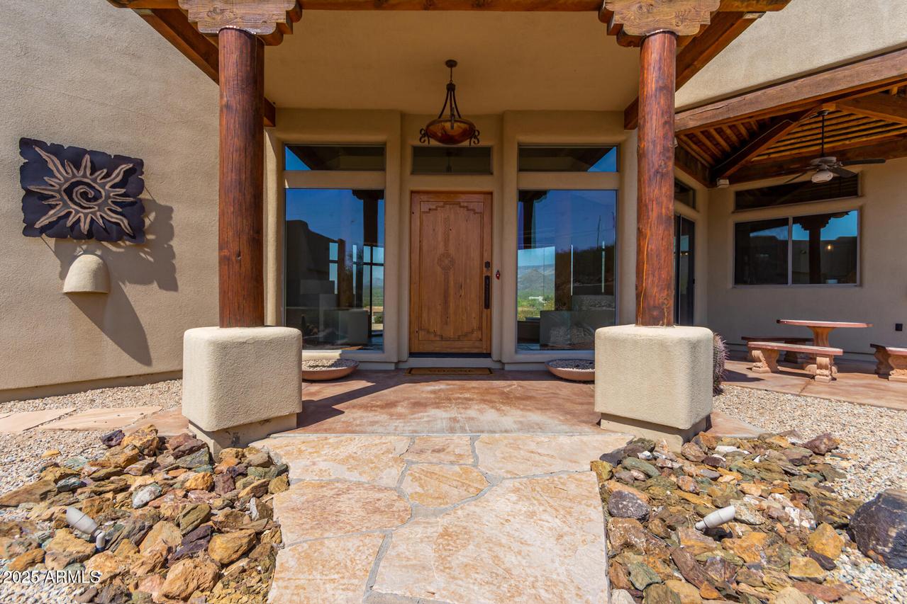 45425 N 14th St., New River, AZ 85087