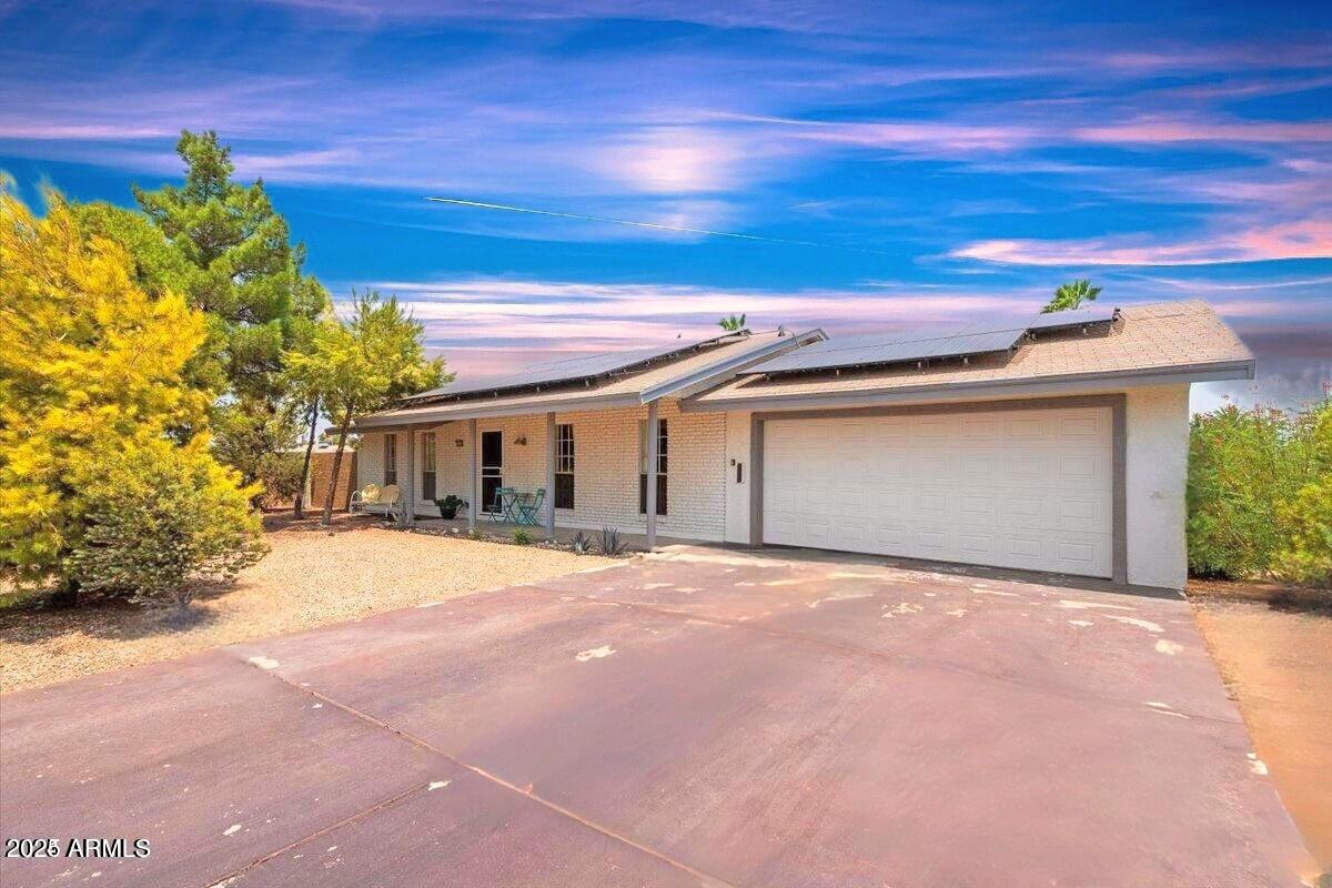 10425 N 111th Avenue Ave., Sun City, AZ 85351