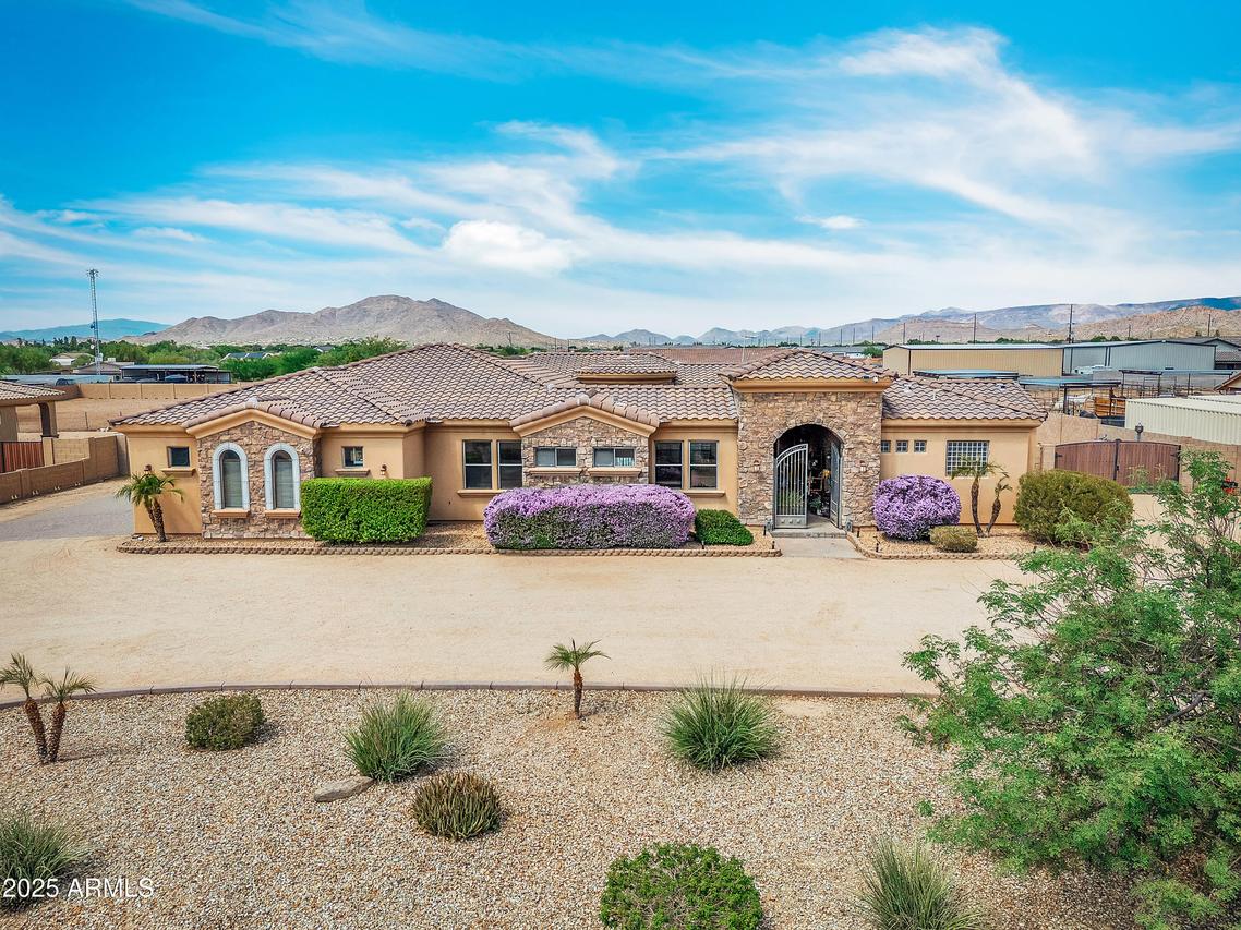 810 W Hidden Valley Dr., Phoenix, AZ 85086