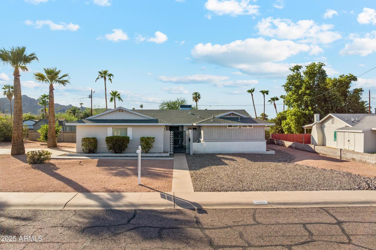 9832 N 29th St., Phoenix, AZ 85028