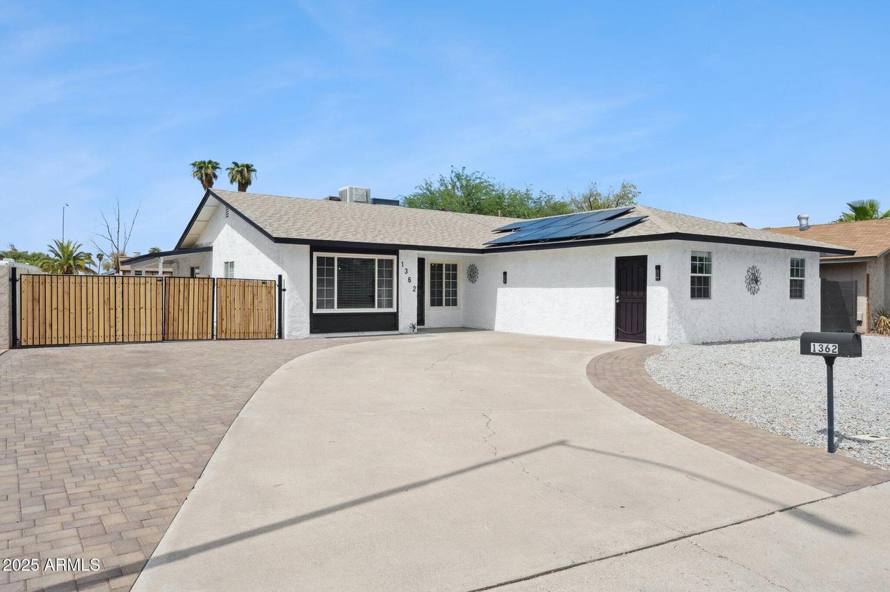1362 S Date, Mesa, AZ 85210