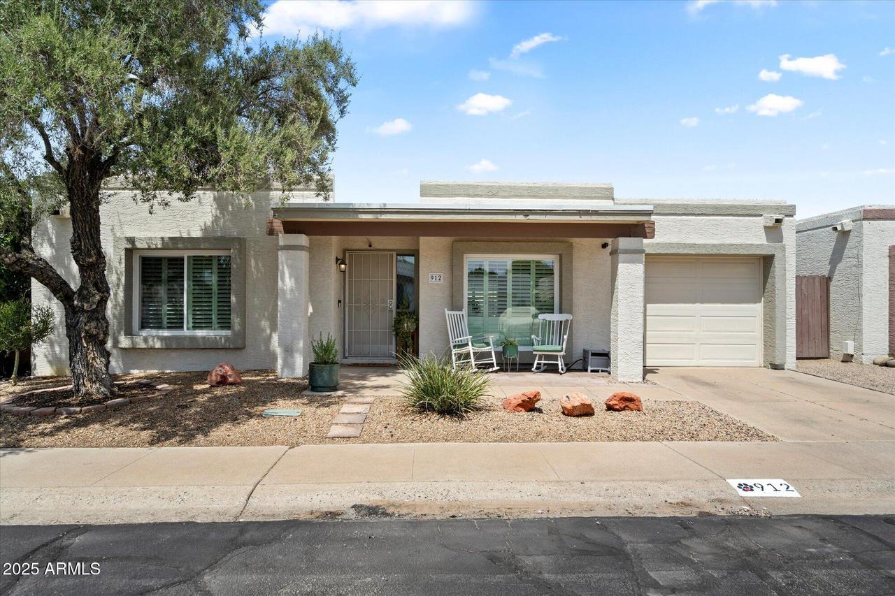 912 E Michelle Dr., Phoenix, AZ 85022