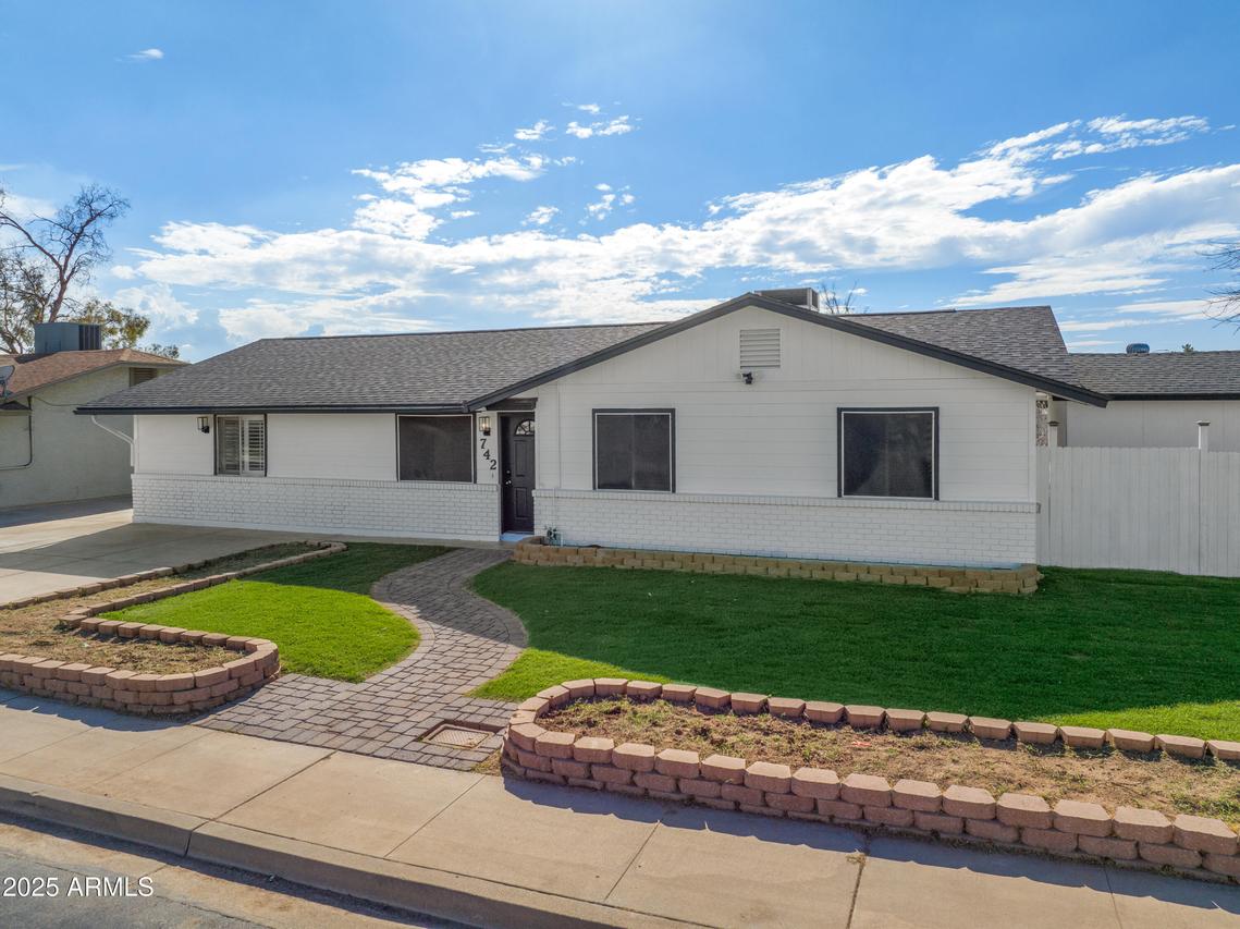 742 S Los Alamos St., Mesa, AZ 85204