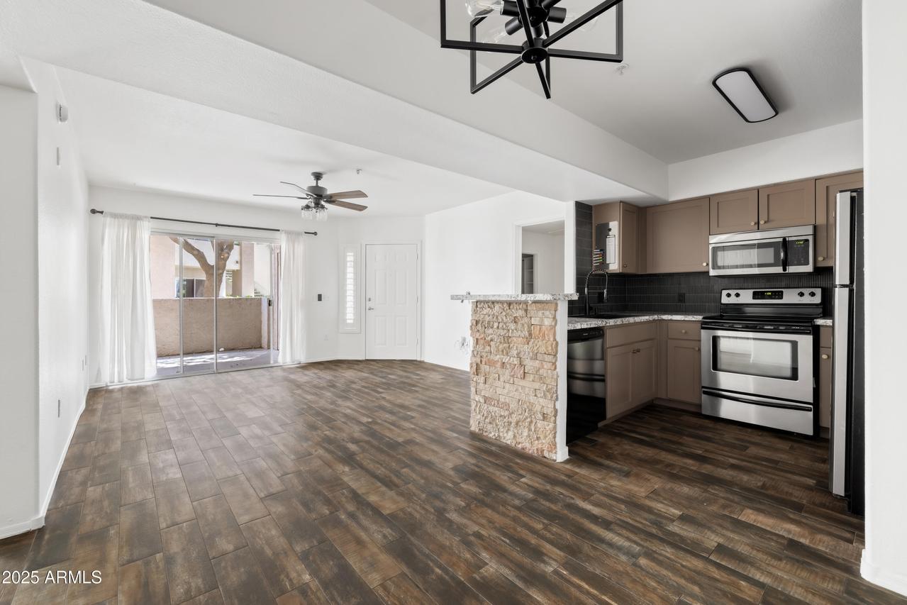 1295 N Ash St. #817, Gilbert, AZ 85233