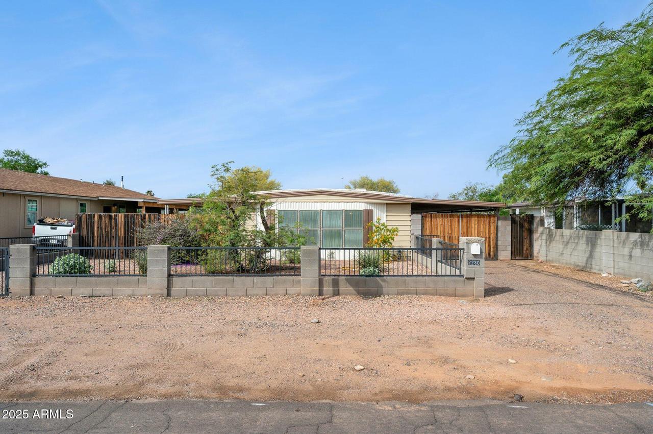 2230 N Silverton St., Mesa, AZ 85203