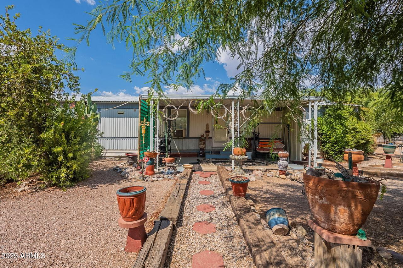1900 W Running Deer Dr., Queen Valley, AZ 85118