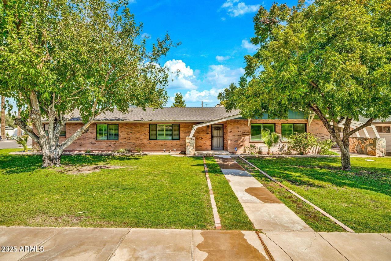 8027 N 58th Ave., Glendale, AZ 85302