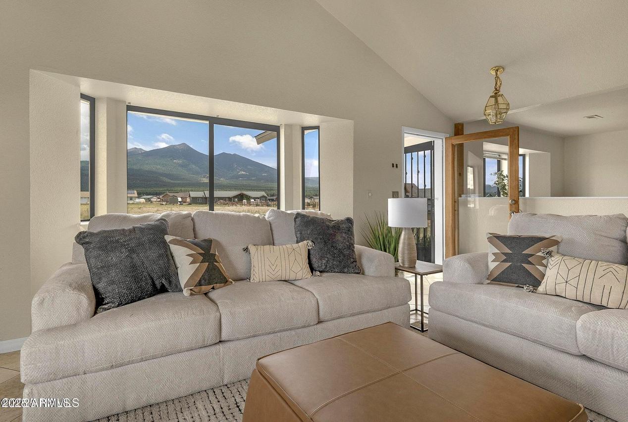 7400 Saddle Tr., Flagstaff, AZ 86004