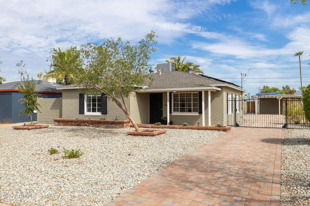 828 W Earll Dr., Phoenix, AZ 85013