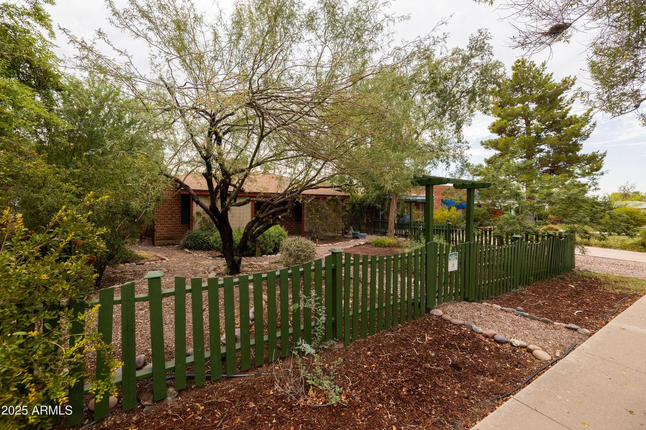 2017 N Laurel Ave., Phoenix, AZ 85007