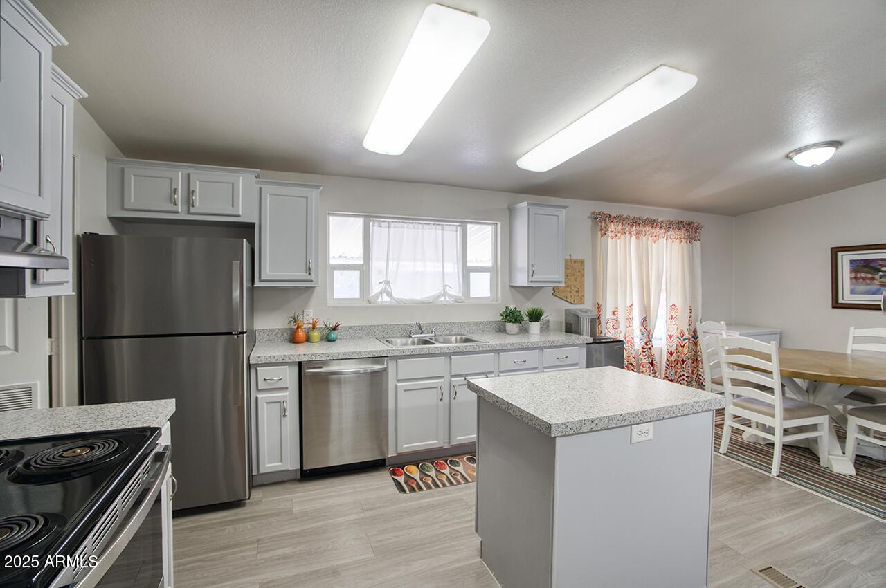 2200 N Delaware Dr. #69, Apache Junction, AZ 85120