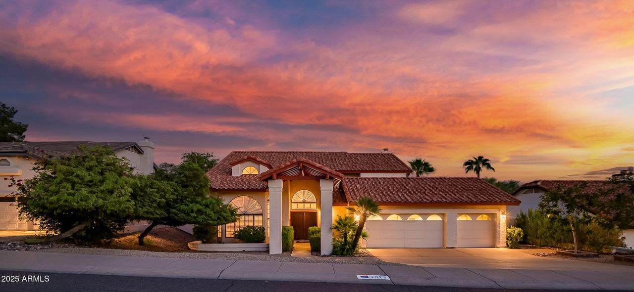 1023 E Forest Hills Dr., Phoenix, AZ 85022