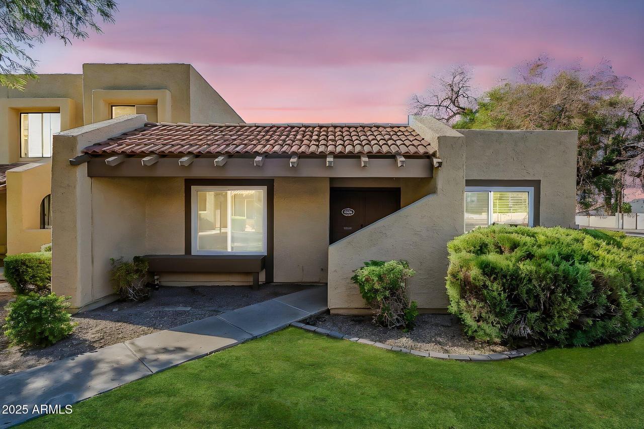 5848 W Winchcomb Dr., Glendale, AZ 85306