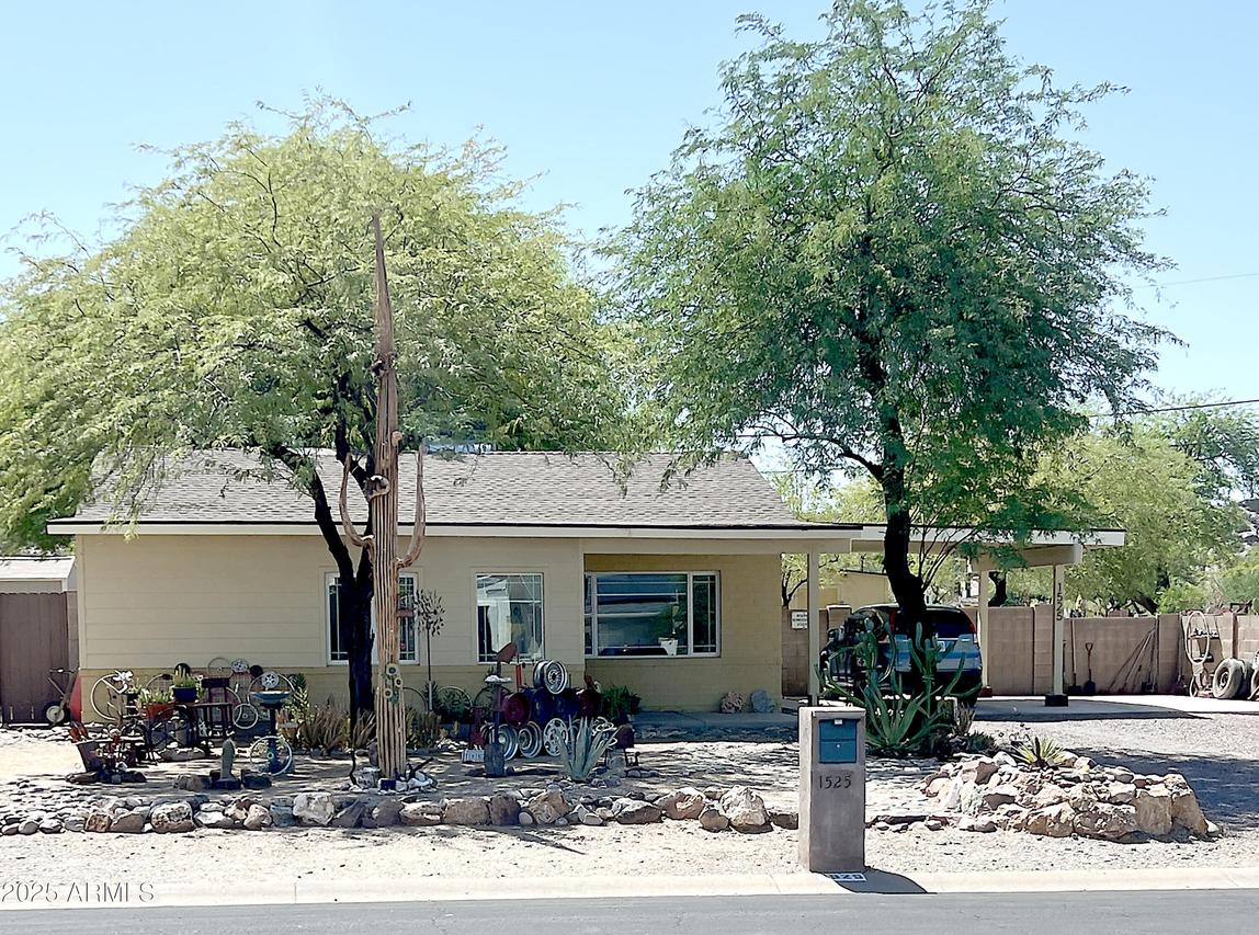 1525 E Loma Ln., Phoenix, AZ 85020