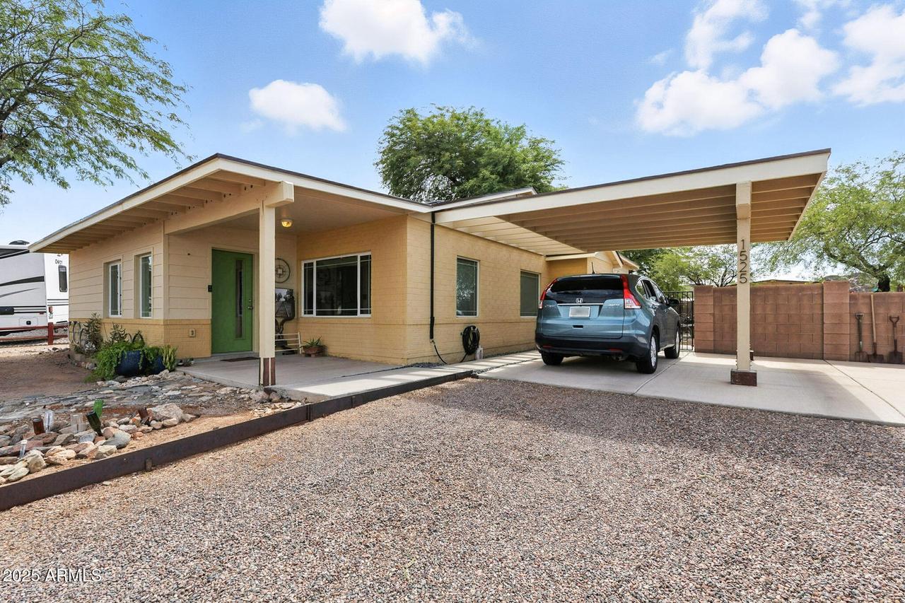 1525 E Loma Ln., Phoenix, AZ 85020
