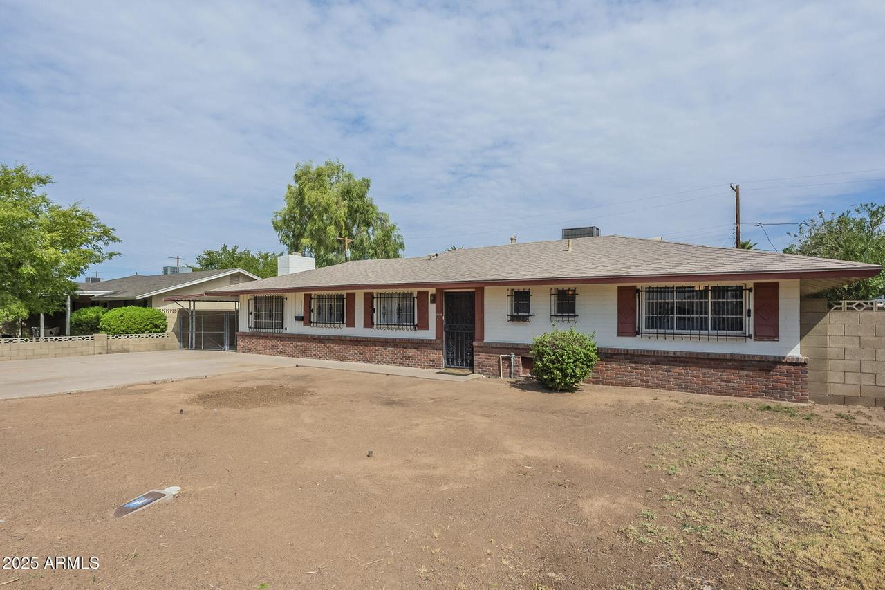 3860 E Clarendon Ave., Phoenix, AZ 85018