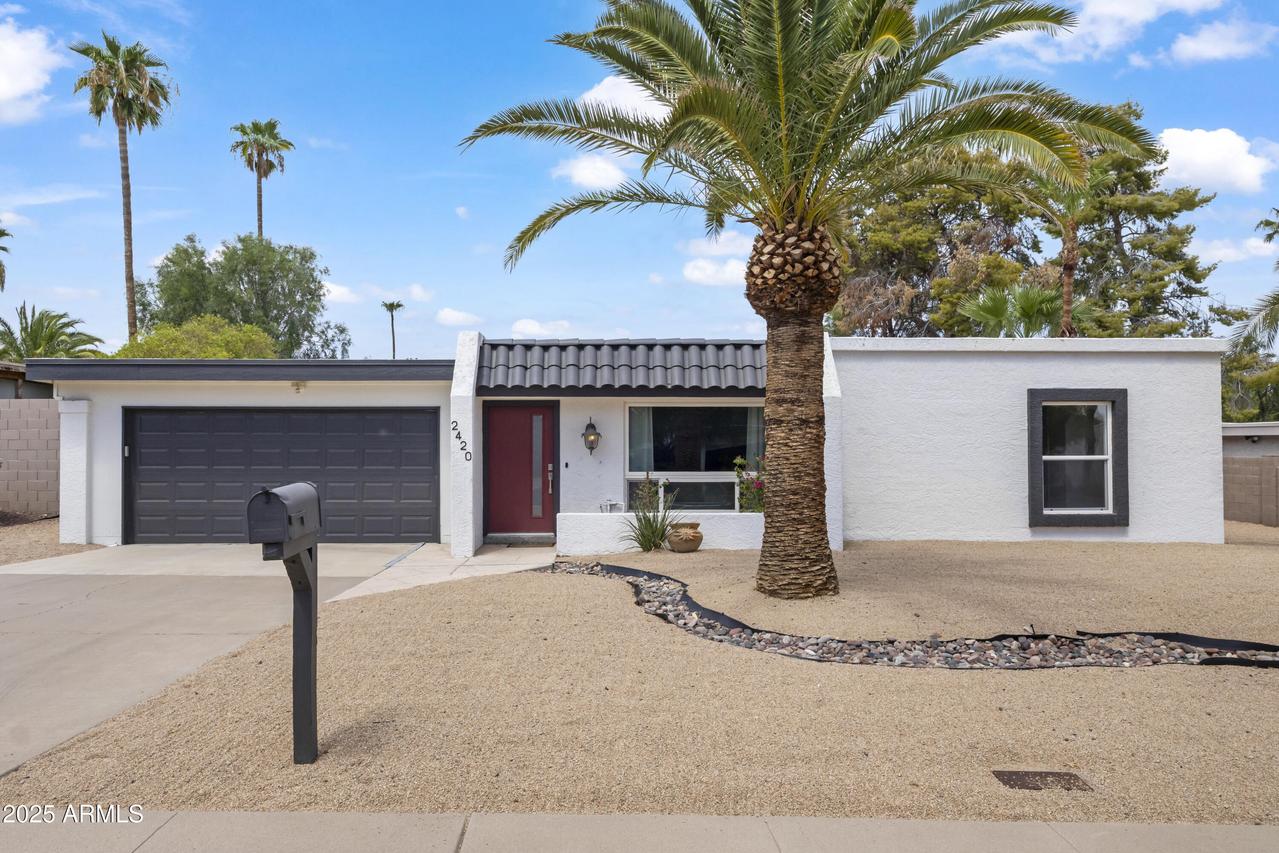 2420 E Shangri La Rd. #NICE, Phoenix, AZ 85028