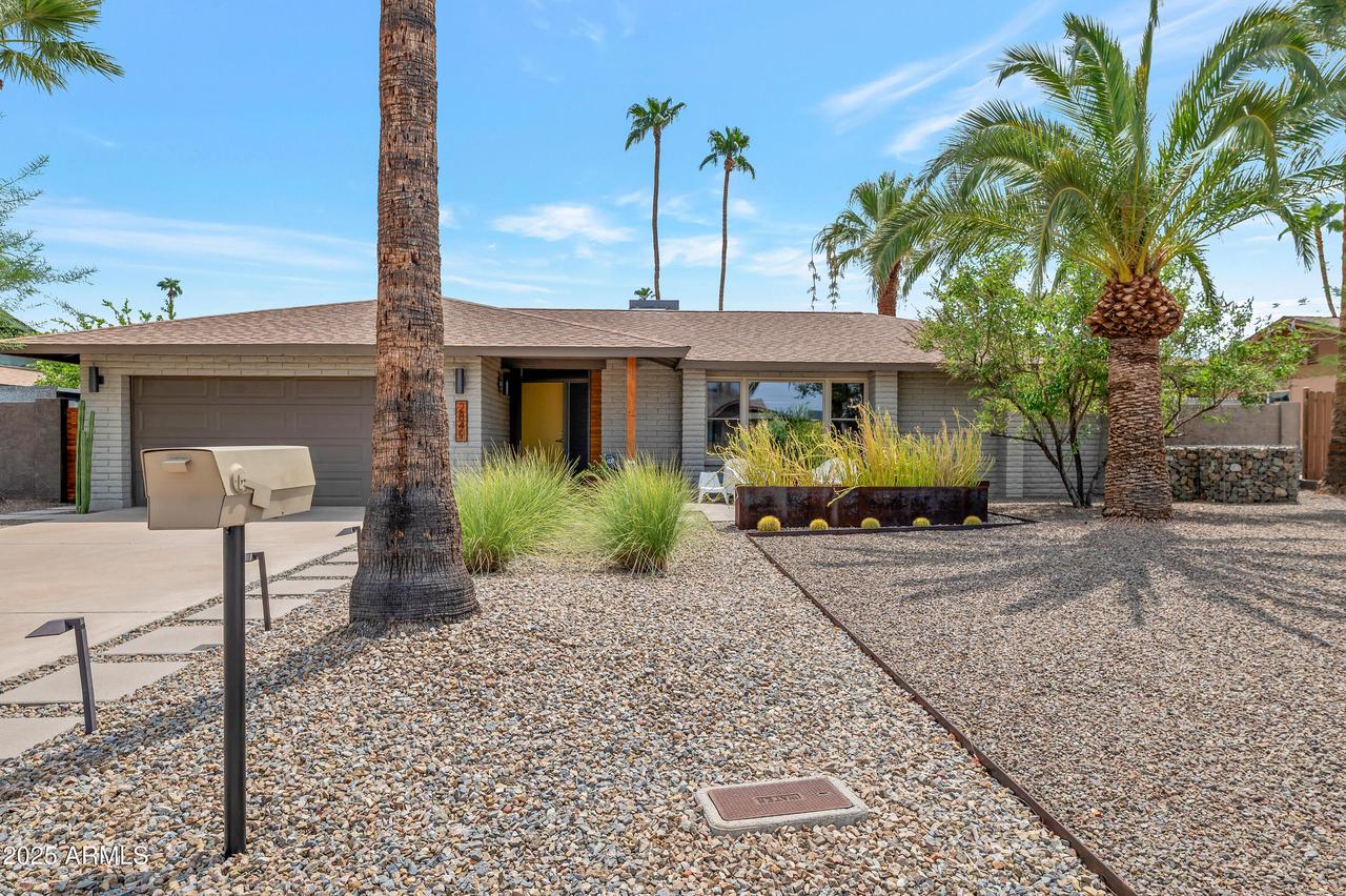 2849 E Cannon Dr., Phoenix, AZ 85028