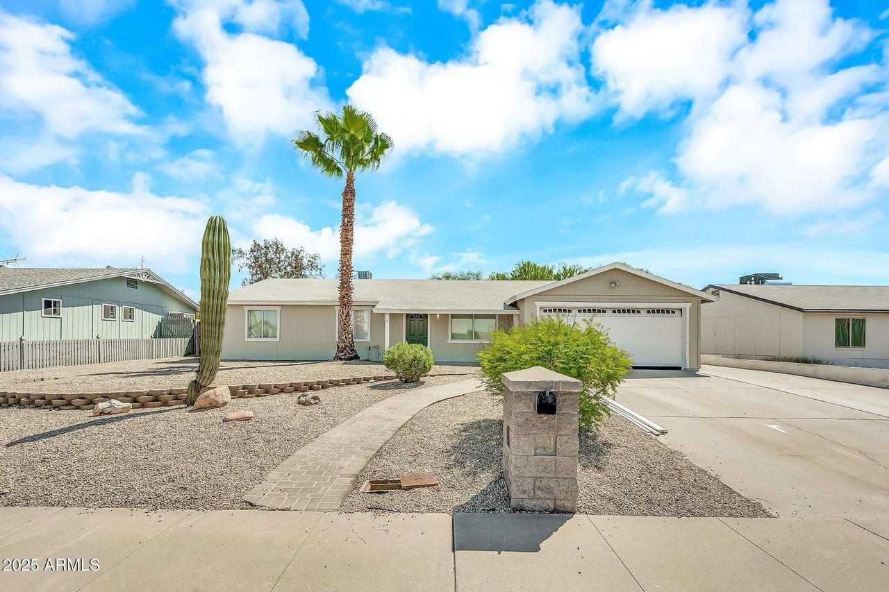 13815 N 41st Pl., Phoenix, AZ 85032