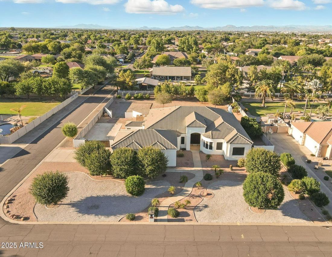 19914 E Calle De Flores St., Queen Creek, AZ 85142