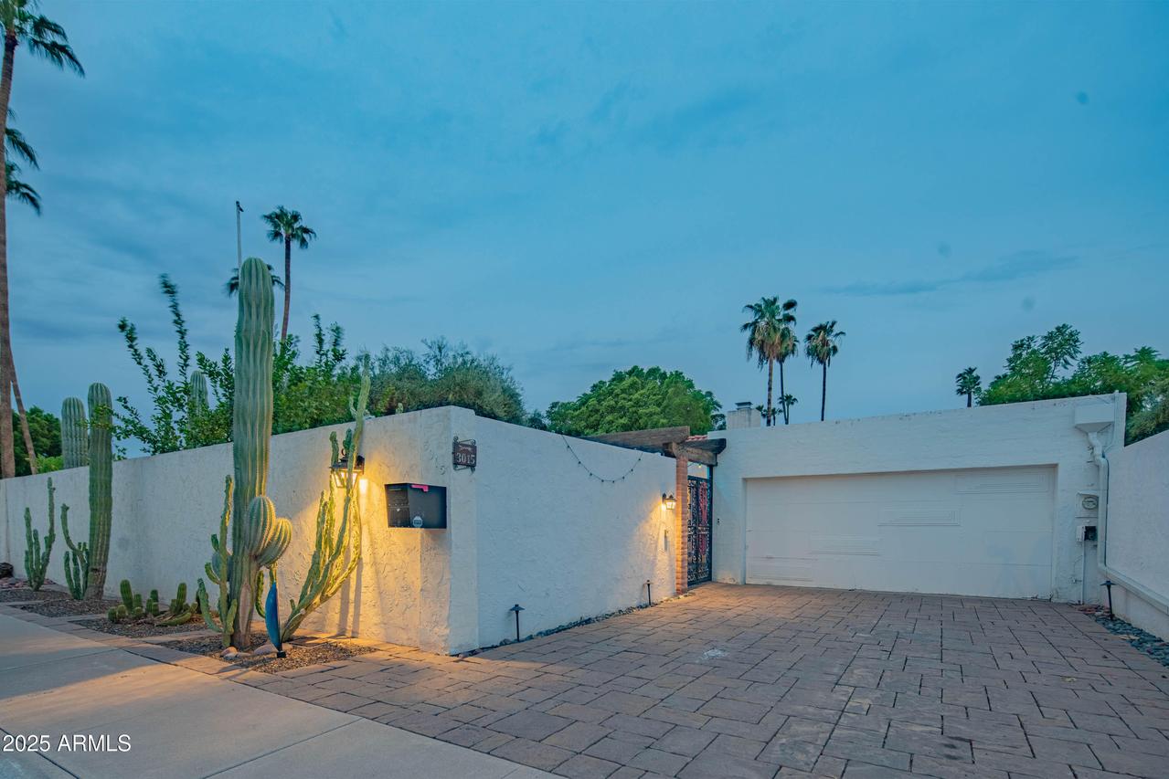 3015 E Weldon Ave., Phoenix, AZ 85016