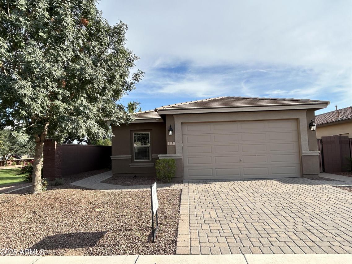 815 W Leadwood Ave., San Tan Valley, AZ 85140