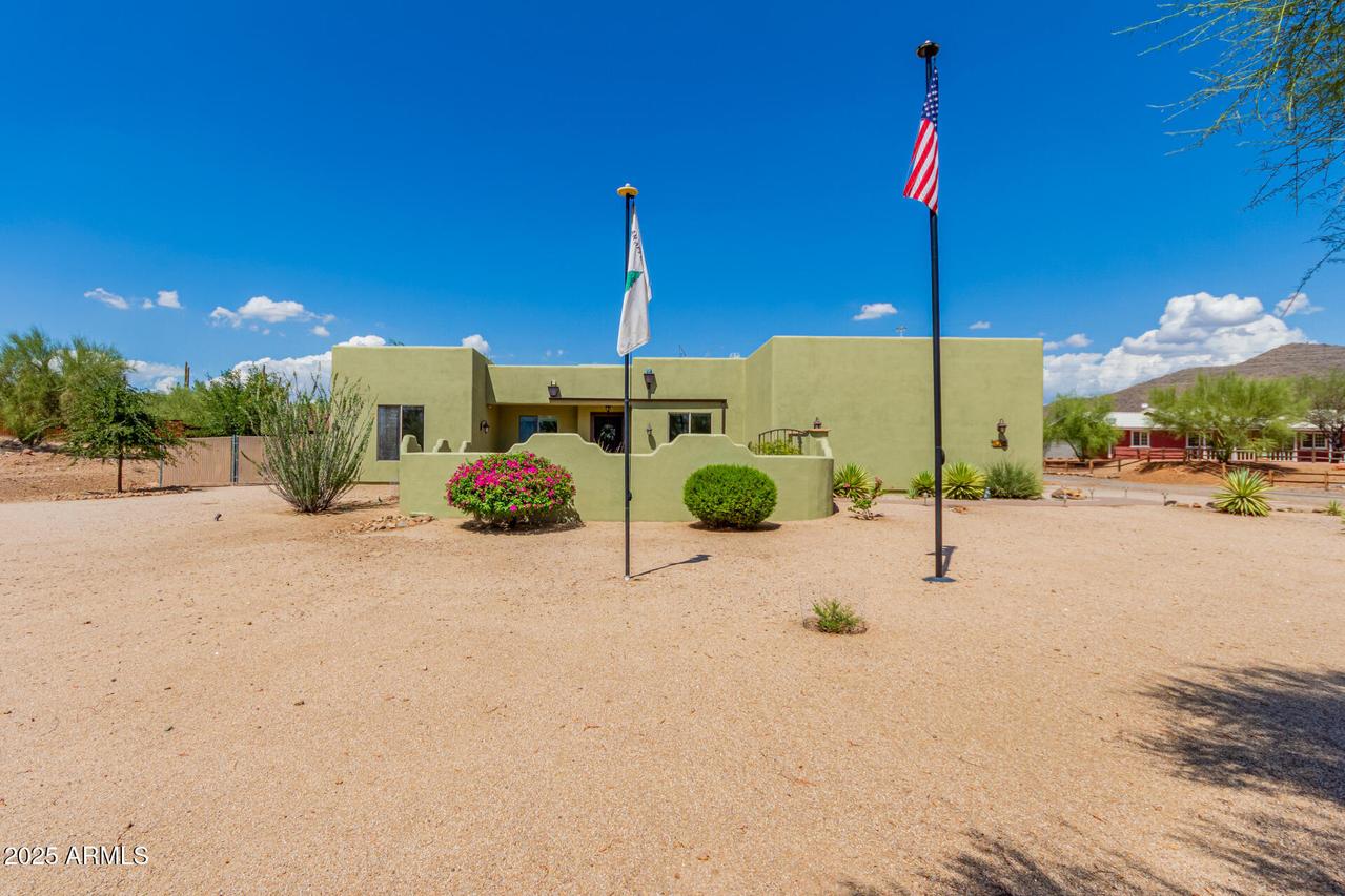 1012 E Desert Hills Dr., Phoenix, AZ 85086