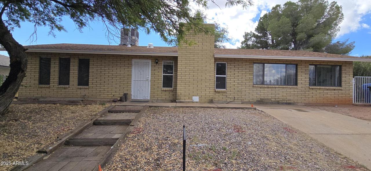 1296 Ocotillo Dr., Sierra Vista, AZ 85635