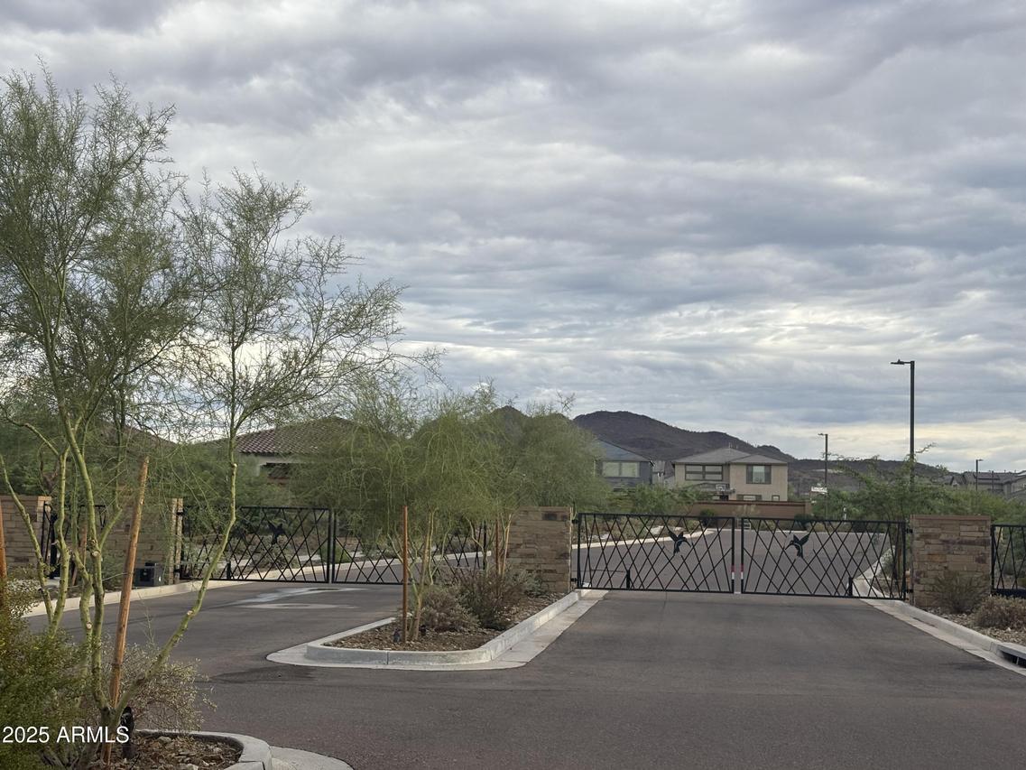 1929 W Burnside Tr., Phoenix, AZ 85085