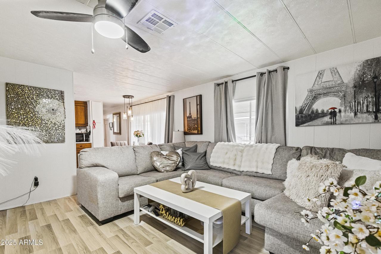 8401 N 67 Ave. #128, Glendale, AZ 85302