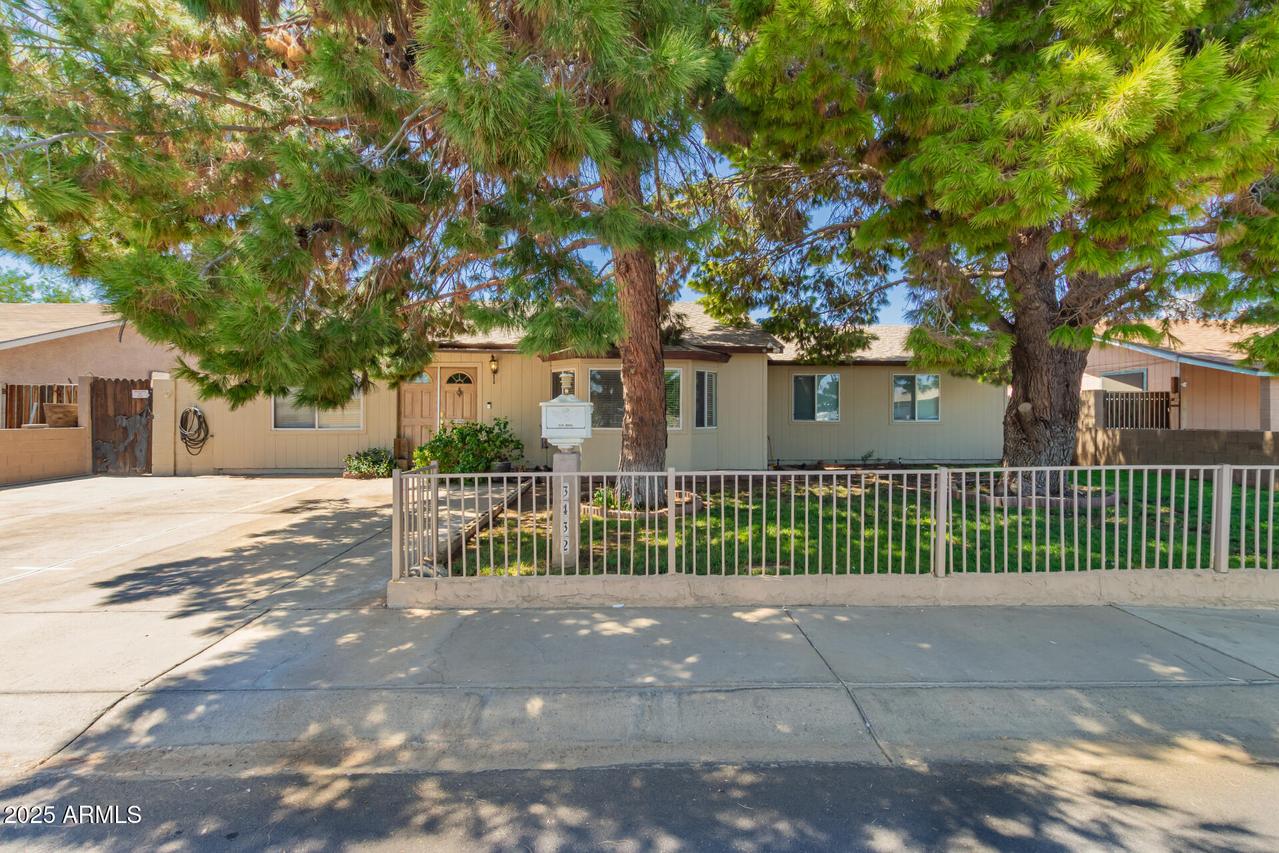 3432 N 86th Ave., Phoenix, AZ 85037