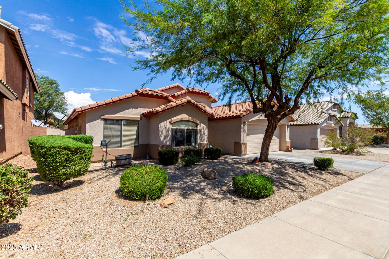 548 E Embassy Dr., San Tan Valley, AZ 85143