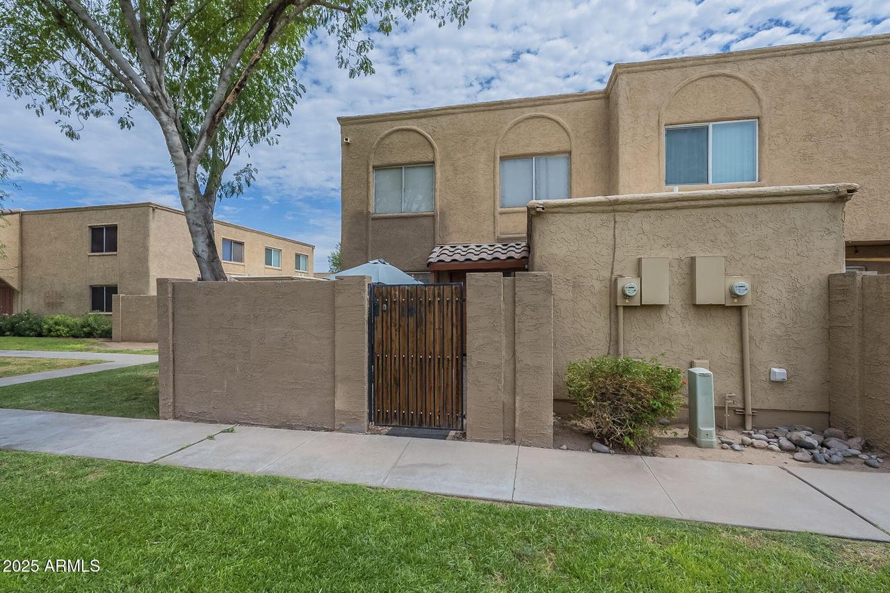 948 S Alma School Rd. #141, Mesa, AZ 85210