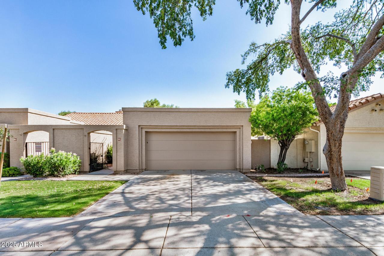 91 W Calle De Arcos, Tempe, AZ 85284