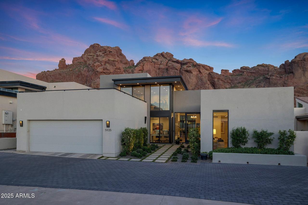 5935 N Echo Canyon Ln., Phoenix, AZ 85018