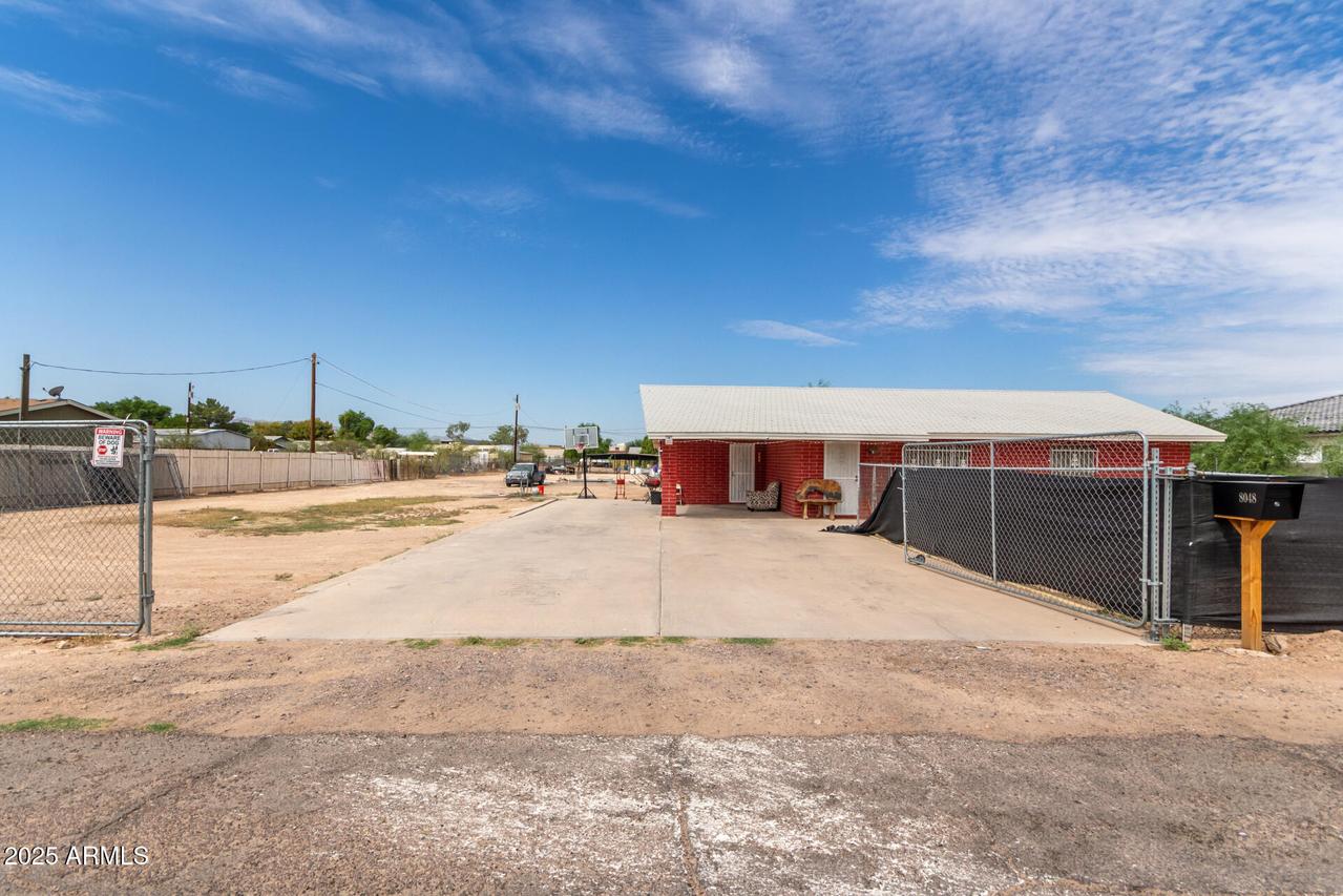 8048 S 55th Ave., Laveen, AZ 85339