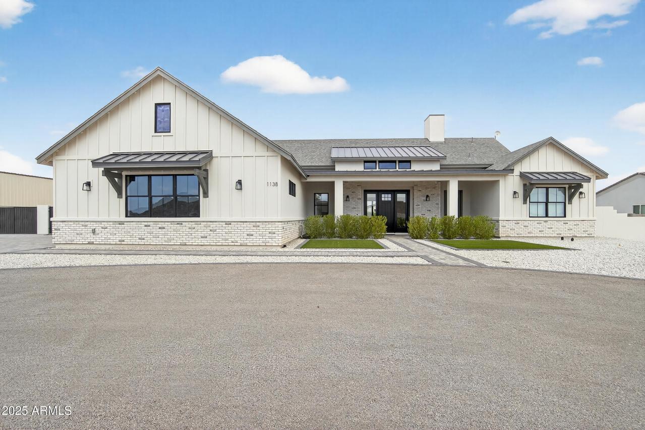 1138 W Catherine Ln., San Tan Valley, AZ 85144